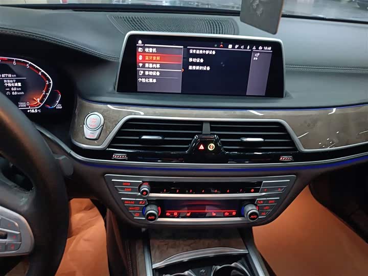 Фото 13 - BMW 7 Series