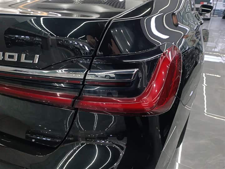 Фото 8 - BMW 7 Series