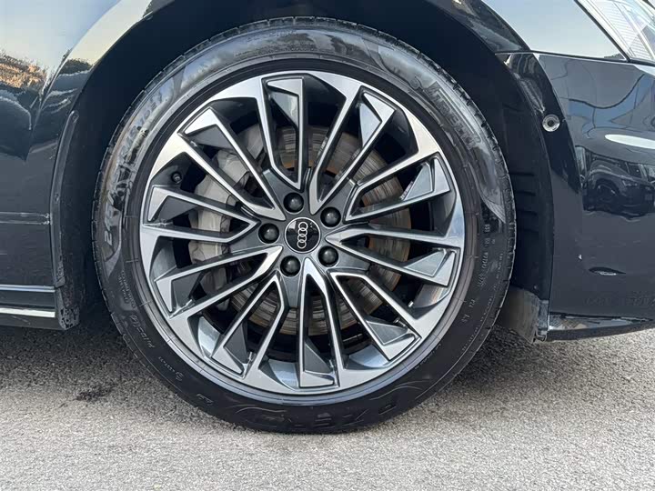 Фото 18 - Audi A6L Hybrid