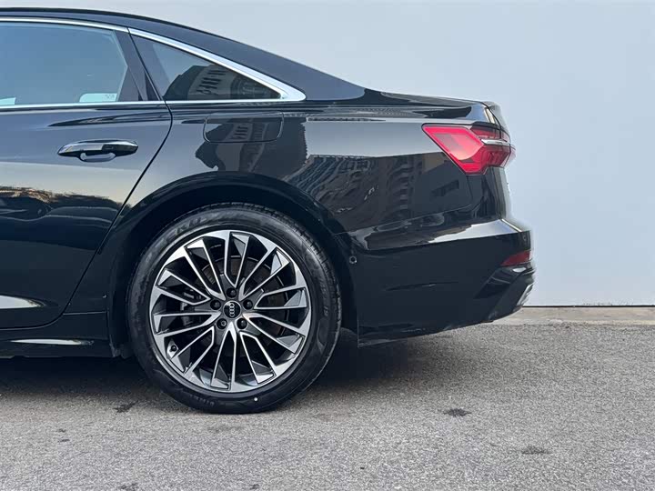 Фото 24 - Audi A6L Hybrid