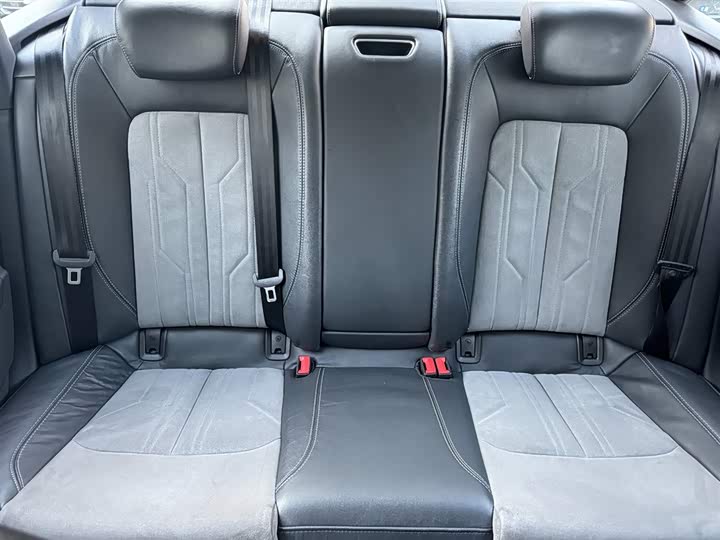 Фото 6 - Audi A6L Hybrid