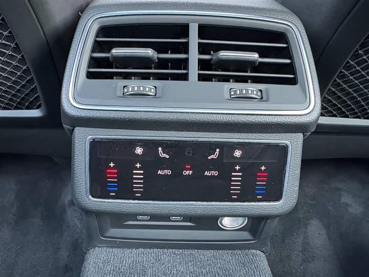 Фото 7 - Audi A6L Hybrid