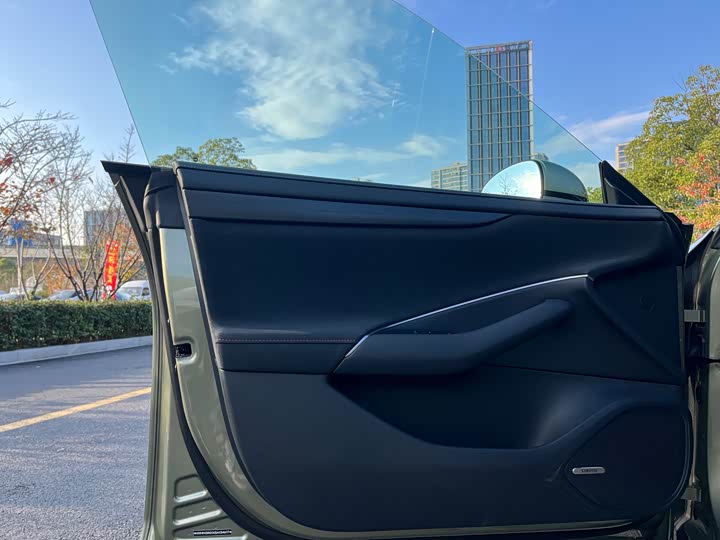 Фото 14 - Xiaomi SU7