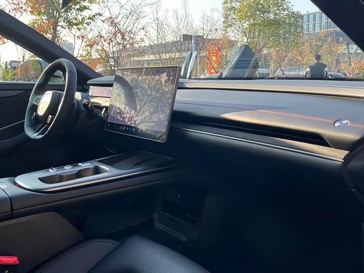 Фото 19 - Xiaomi SU7