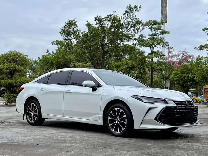 Фото 2 - Toyota Avalon