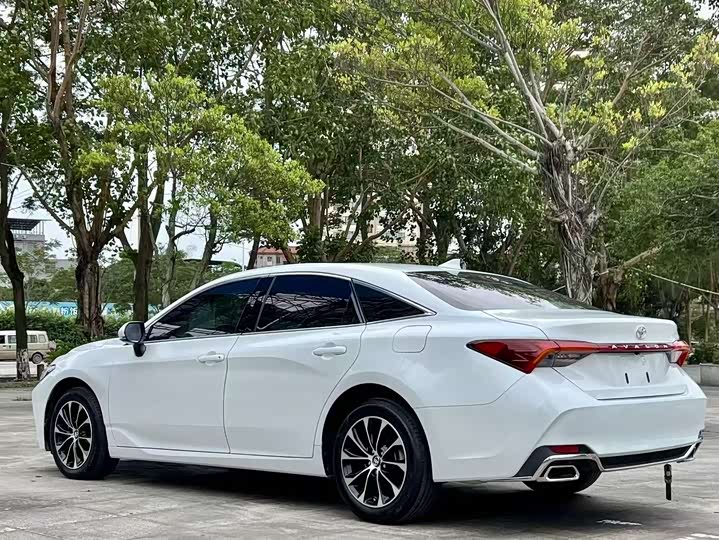 Фото 6 - Toyota Avalon
