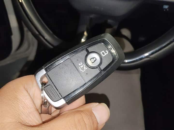 Фото 12 - Ford Mondeo