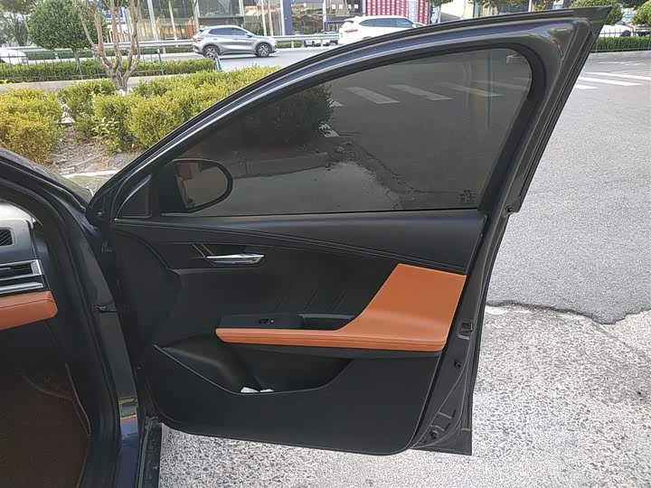 Фото 16 - BYD E2