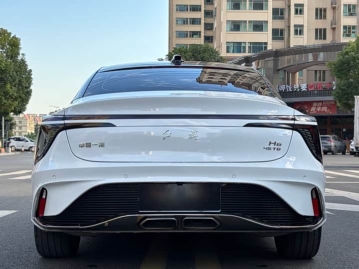 Фото 5 - Hongqi H6