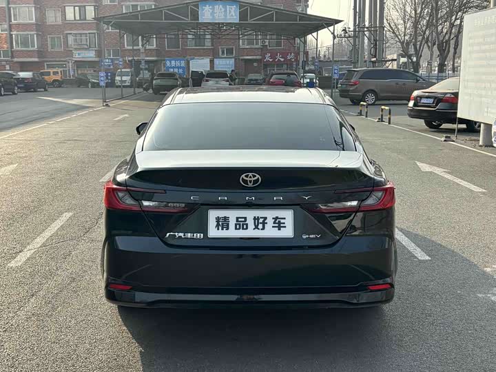 Фото 4 - Toyota Camry