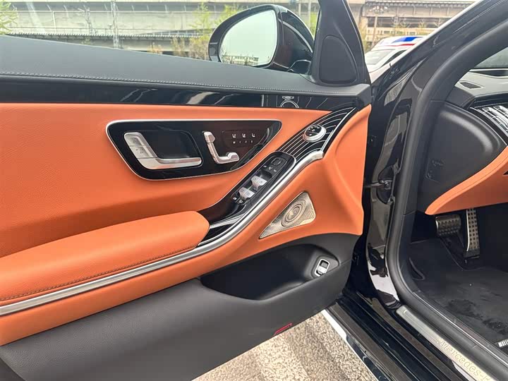 Фото 18 - Mercedes-Benz S-Class