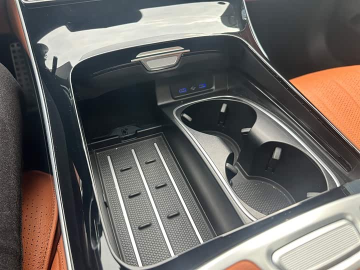 Фото 26 - Mercedes-Benz S-Class