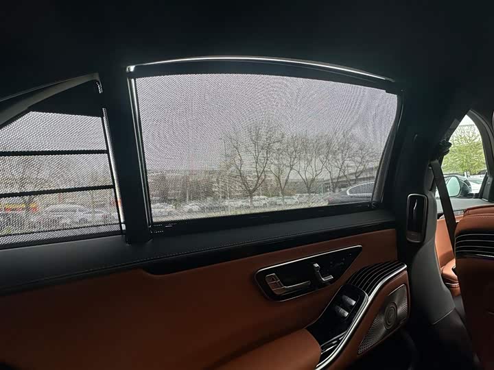 Фото 33 - Mercedes-Benz S-Class