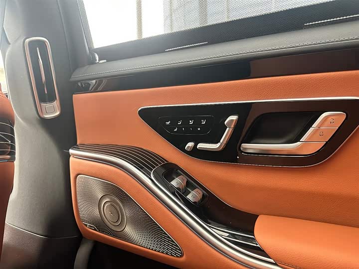 Фото 37 - Mercedes-Benz S-Class