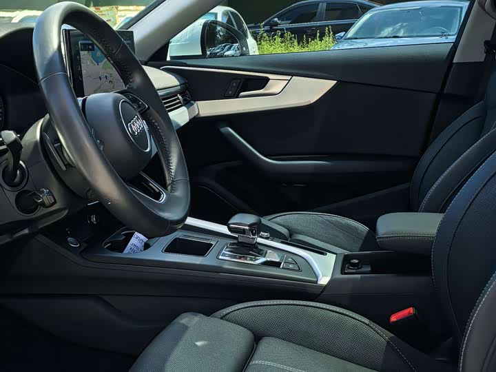 Фото 4 - Audi A4L