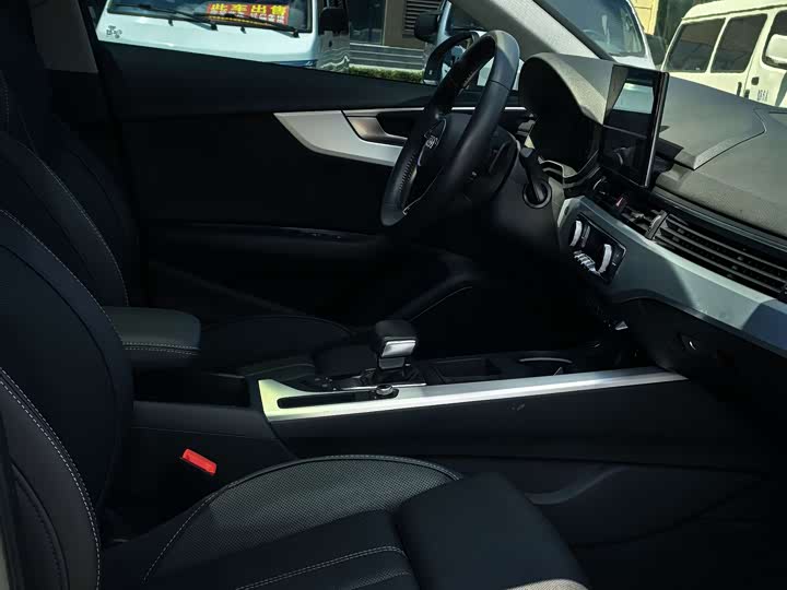 Фото 6 - Audi A4L