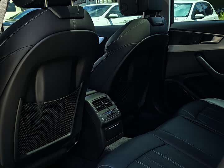 Фото 8 - Audi A4L