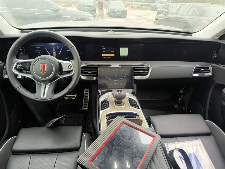 Фото 10 - Hongqi E-HS9