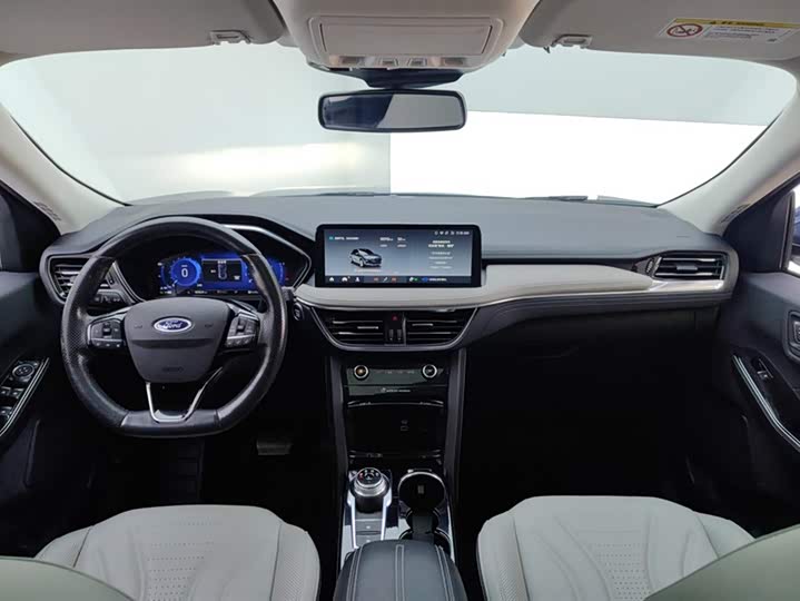 Фото 12 - Ford Escape