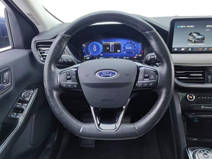 Фото 15 - Ford Escape