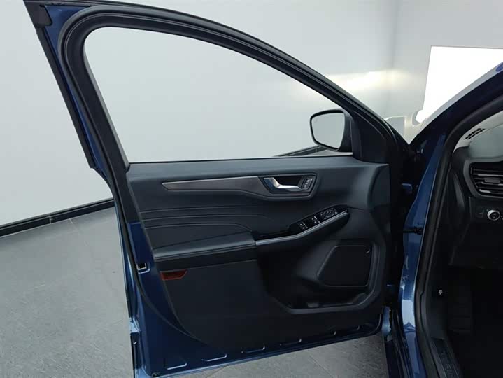 Фото 7 - Ford Escape