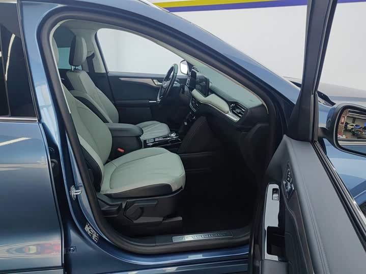 Фото 8 - Ford Escape