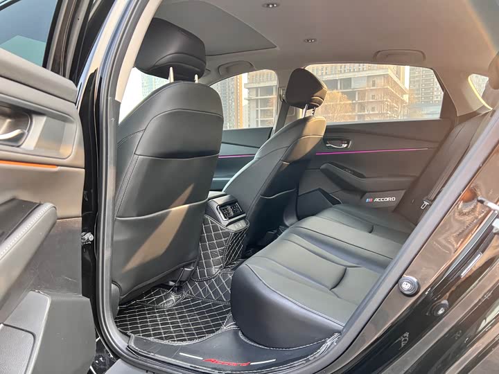 Фото 9 - Honda Accord