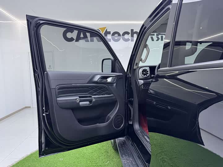 Фото 10 - Tank 300