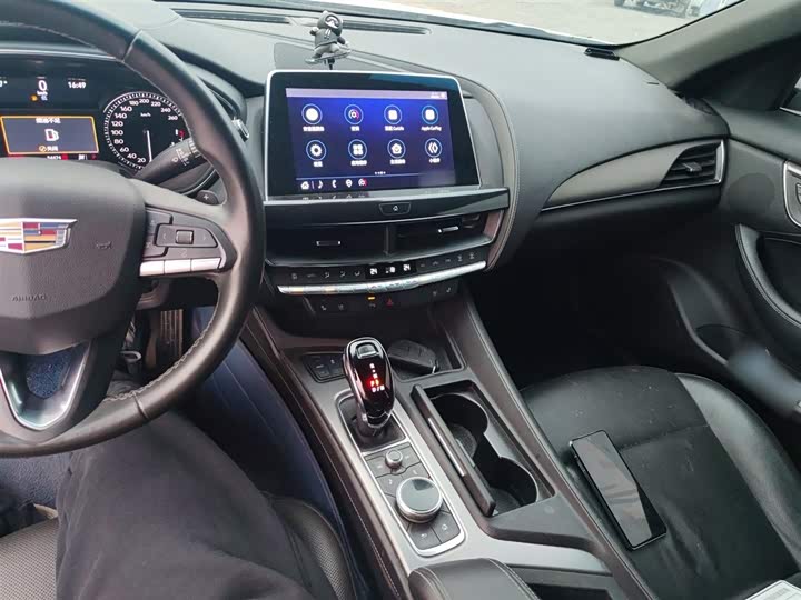 Фото 10 - Cadillac CT5