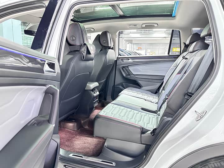 Фото 14 - Volkswagen Tiguan L Pro