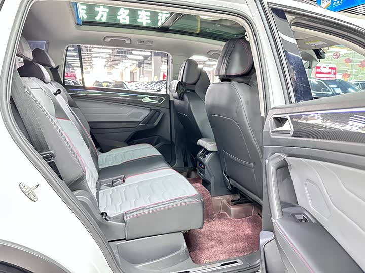 Фото 15 - Volkswagen Tiguan L Pro