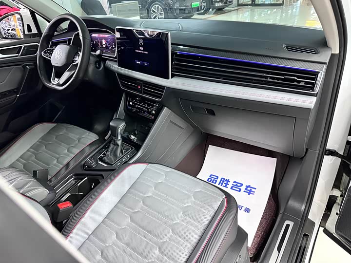 Фото 17 - Volkswagen Tiguan L Pro