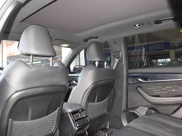 Фото 12 - Geely Monjaro