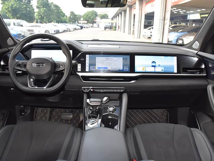 Фото 13 - Geely Monjaro