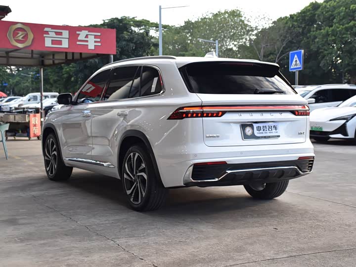 Фото 5 - Geely Monjaro