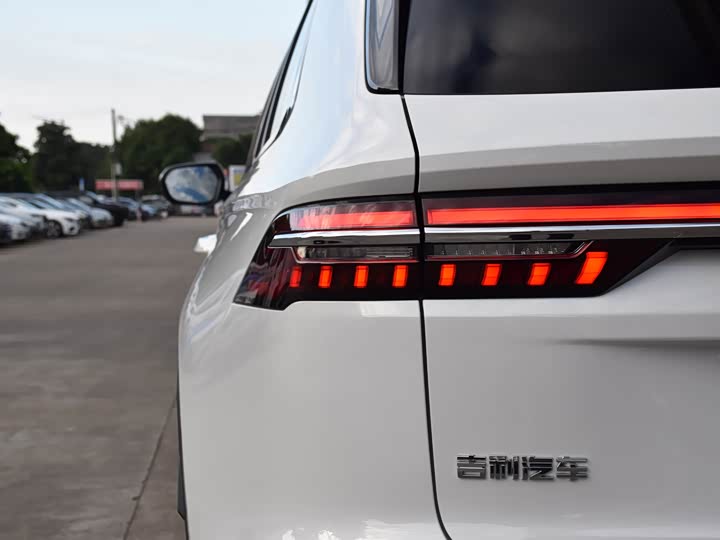 Фото 7 - Geely Monjaro