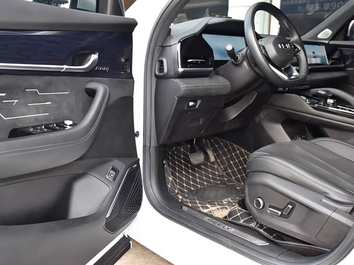 Фото 9 - Geely Monjaro