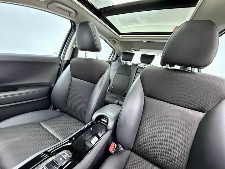 Фото 10 - Honda Vezel