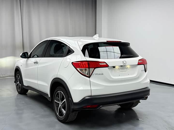 Фото 11 - Honda Vezel