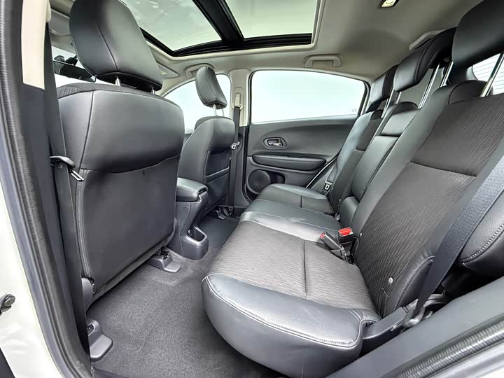 Фото 7 - Honda Vezel