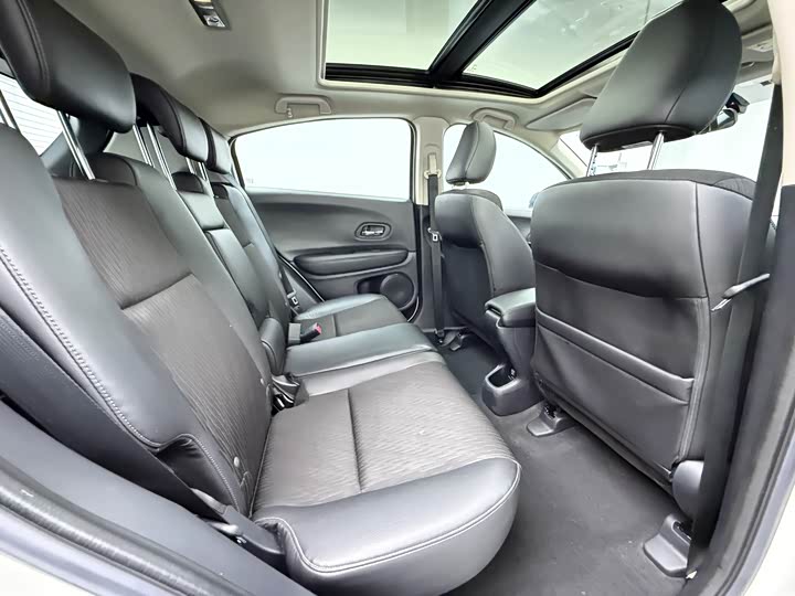 Фото 8 - Honda Vezel