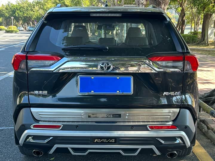 Фото 4 - Toyota RAV4