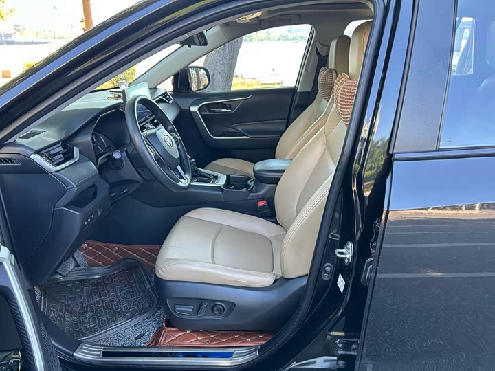 Фото 5 - Toyota RAV4