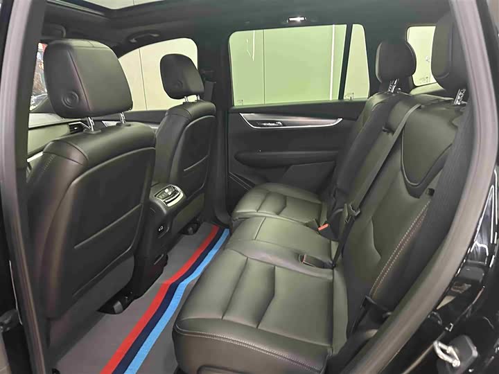 Фото 11 - Cadillac XT6