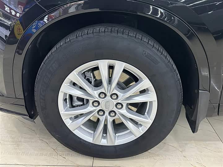 Фото 8 - Cadillac XT6