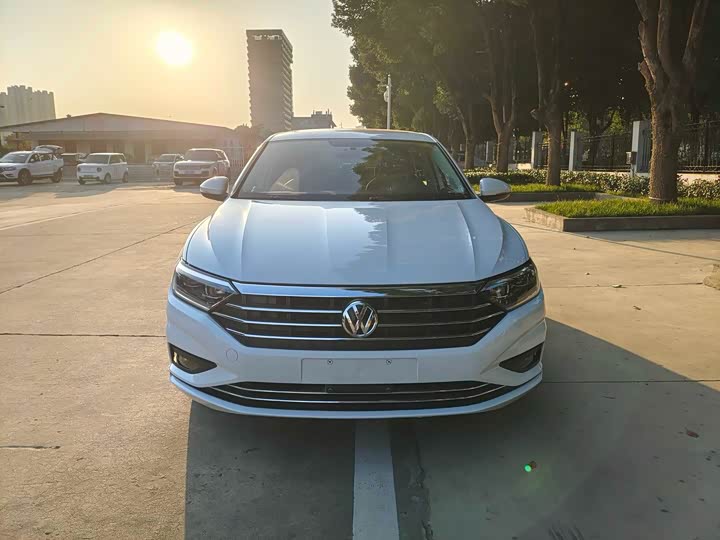 Фото 1 - Volkswagen Sagitar L