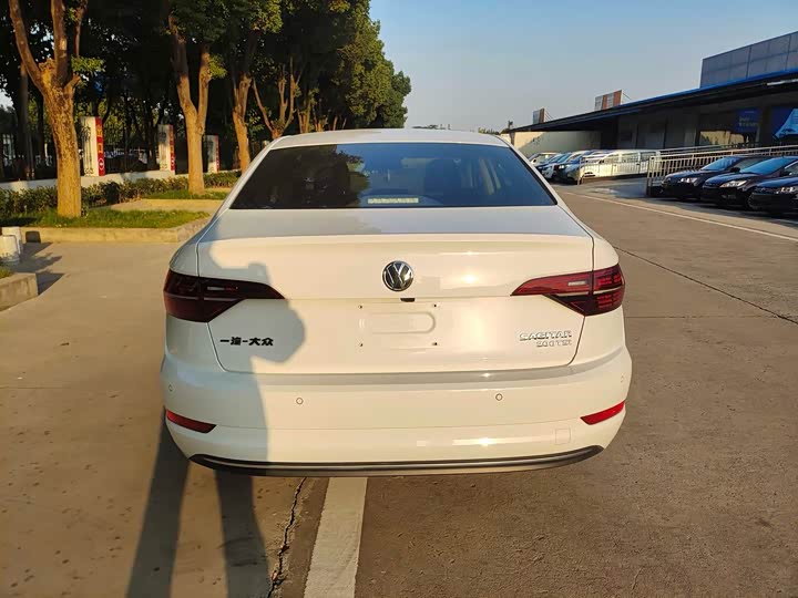 Фото 8 - Volkswagen Sagitar L