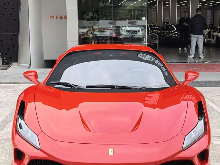 Фото 2 - Ferrari F8