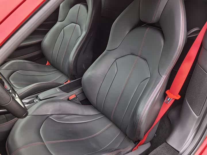 Фото 4 - Ferrari F8