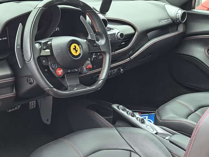 Фото 5 - Ferrari F8